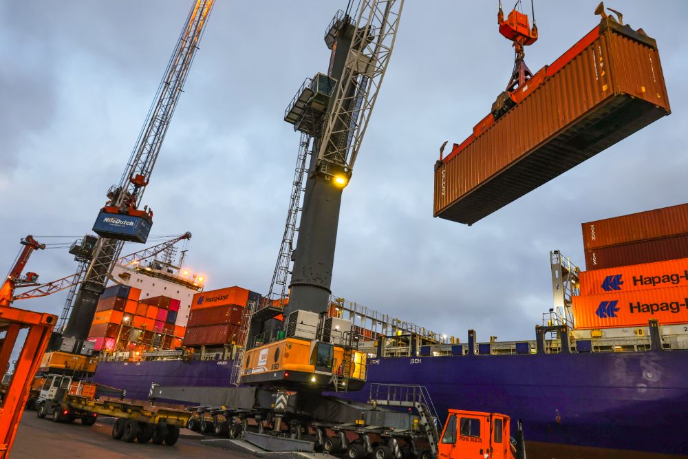 Cargo port